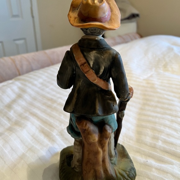 Statue - Picture 2 of 3